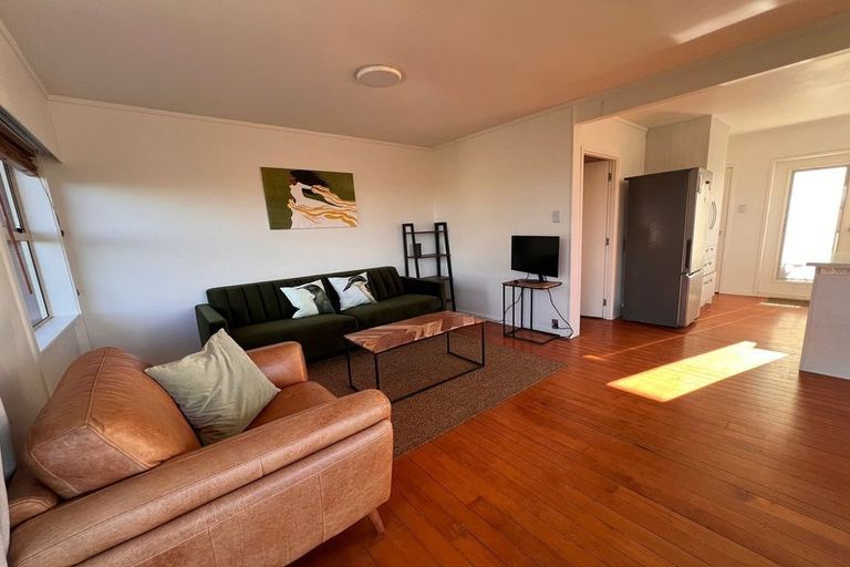 Photo of property in 2/110 Sylvan Avenue, Northcote, Auckland, 0627