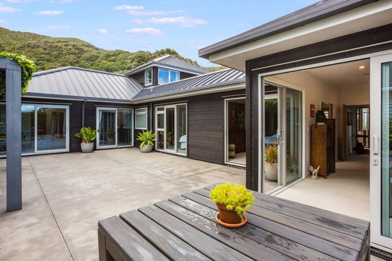 Photo of property in 383 Muritai Road, Eastbourne, Lower Hutt, 5013
