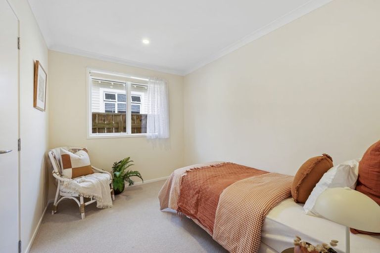 Photo of property in 48 Wallace Place, Westown, New Plymouth, 4310