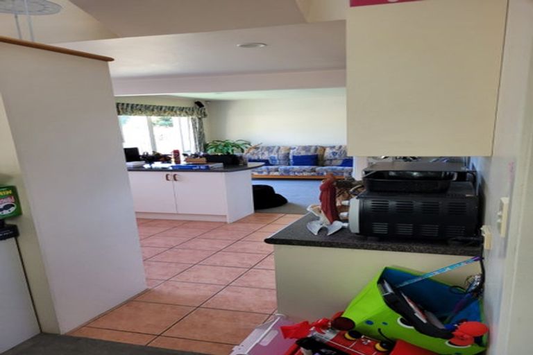 Photo of property in 13 Swanson Oaks, Swanson, Auckland, 0612