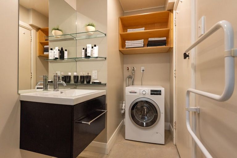 Photo of property in Ionian Flats, 123-125 Brougham Street, Mount Victoria, Wellington, 6011