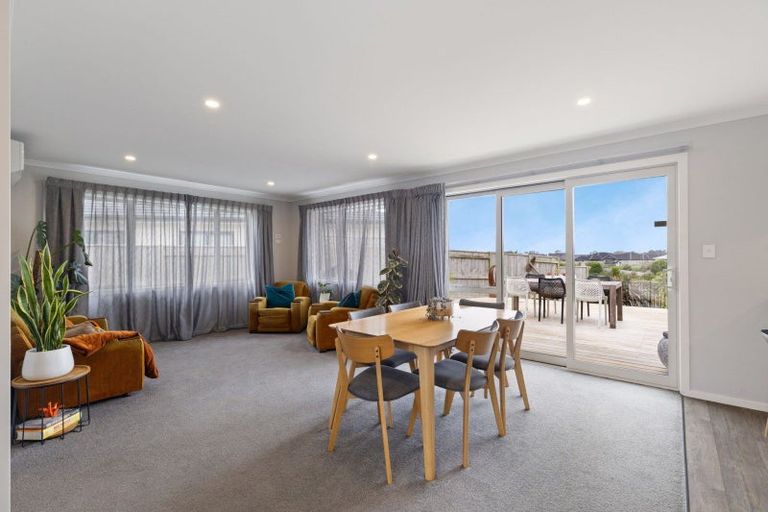 Photo of property in 1 Gibraltar Way, Fitzherbert, Palmerston North, 4410