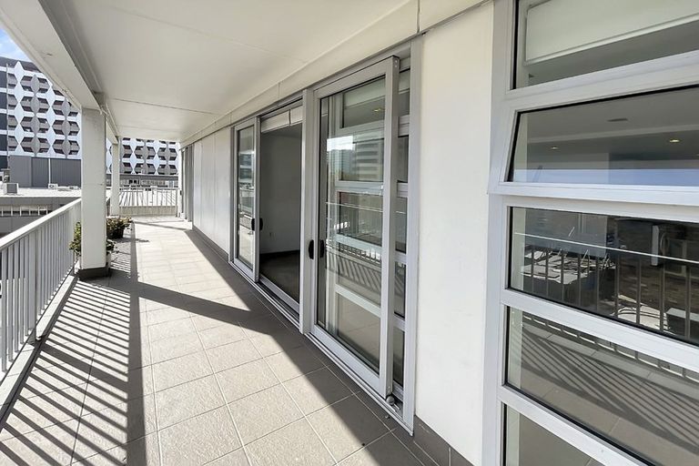 Photo of property in Q-central 44-58 Apartments, 2a/54 Liverpool Street, Auckland Central, Auckland, 1010