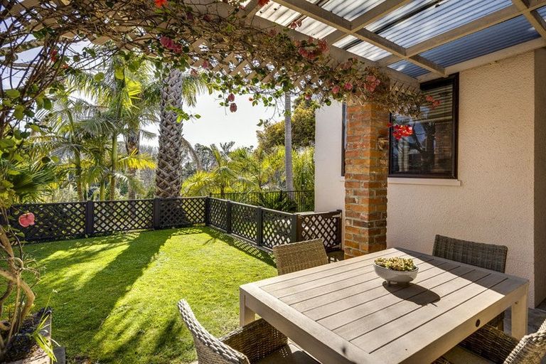 Photo of property in 61 Napier Terrace, Hospital Hill, Napier, 4110