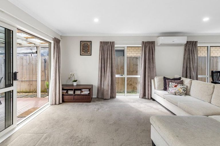 Photo of property in 16 Dolbel Place, Mangere East, Auckland, 2024