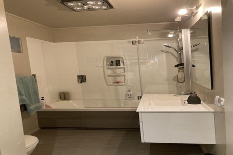 Photo of property in 4a Bemrose Place, Cockle Bay, Auckland, 2014