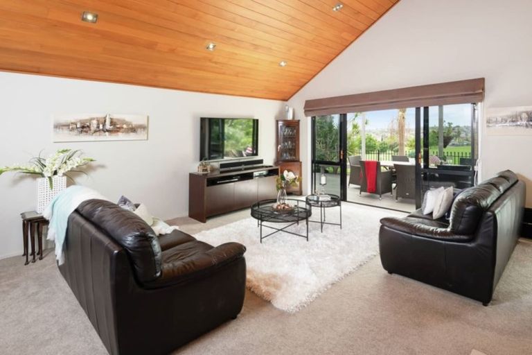 Photo of property in 1/28 Wiltshire Place, Somerville, Auckland, 2014