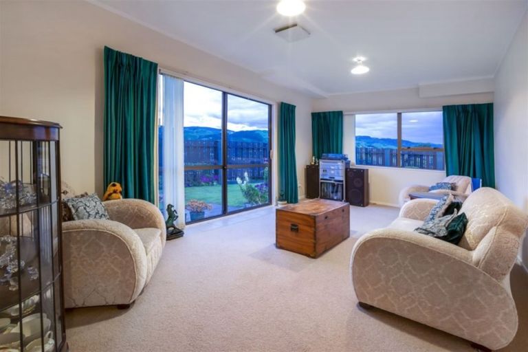 Photo of property in 2 Saint Aidans Way, Tawa, Wellington, 5028