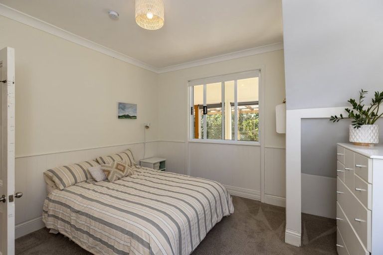 Photo of property in 11 Tiromoana Road, Raumati South, Paraparaumu, 5032