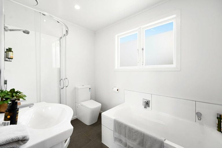 Photo of property in 56 Southsea Crescent, Silverdale, Hamilton, 3216