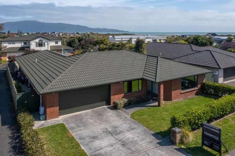 Photo of property in 5 Kotuku Drive, Paraparaumu Beach, Paraparaumu, 5032