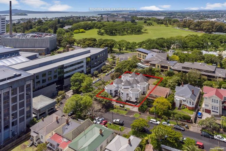 Photo of property in The Turrets, 5b Boyle Crescent, Grafton, Auckland, 1023