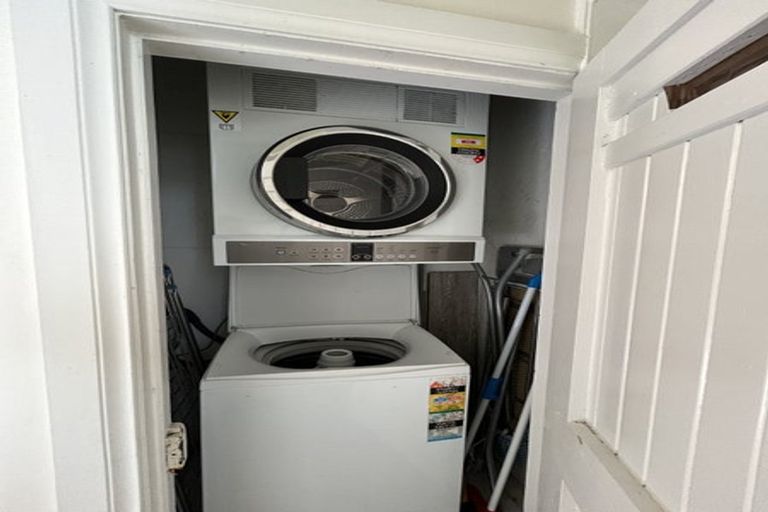 Photo of property in 1/154 Oriental Parade, Oriental Bay, Wellington, 6011