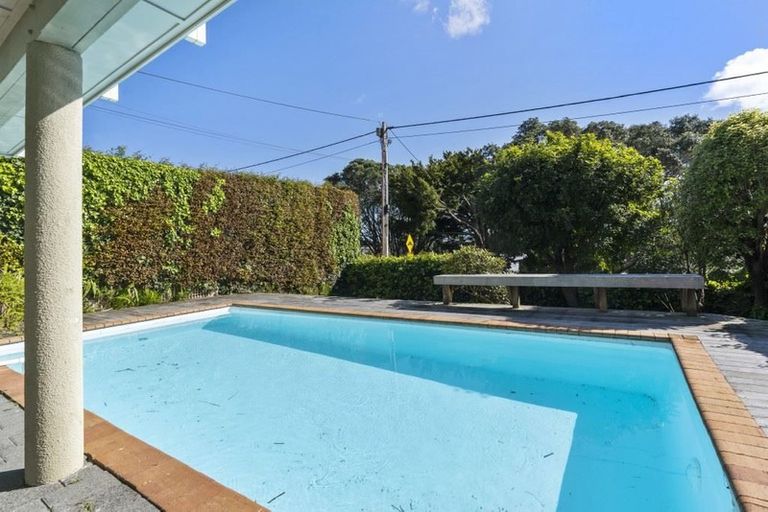 Photo of property in 1/13 Garadice Road, Rothesay Bay, Auckland, 0630