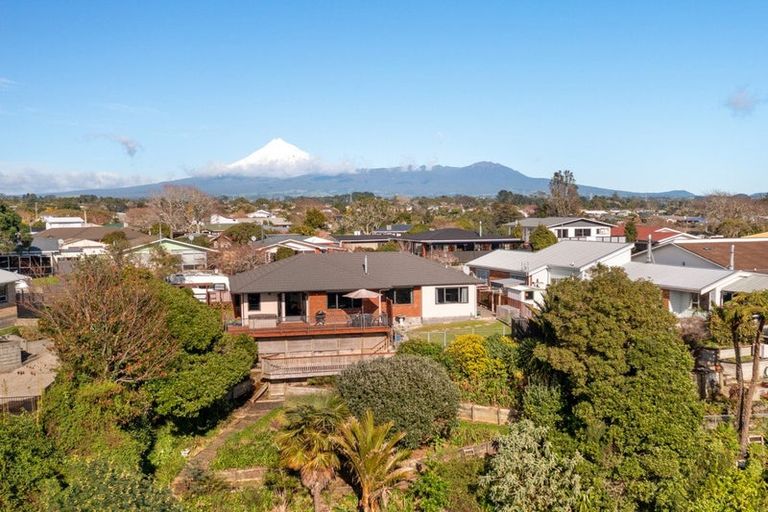 Photo of property in 22 Truby King Street, Merrilands, New Plymouth, 4312