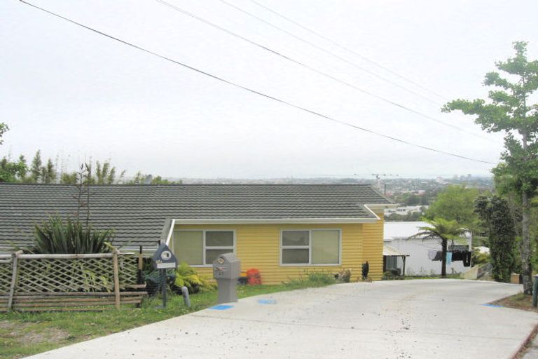 Photo of property in 25 Sunset Road, Totara Vale, Auckland, 0632