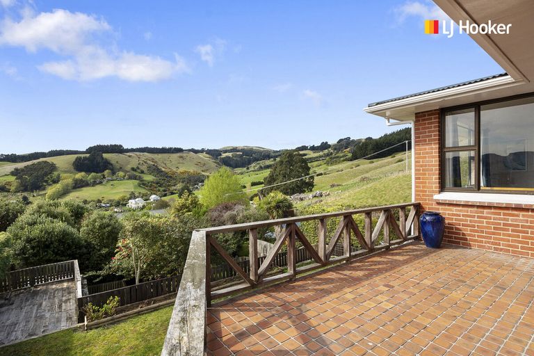 Photo of property in 9 Featherston Street, Macandrew Bay, Dunedin, 9014