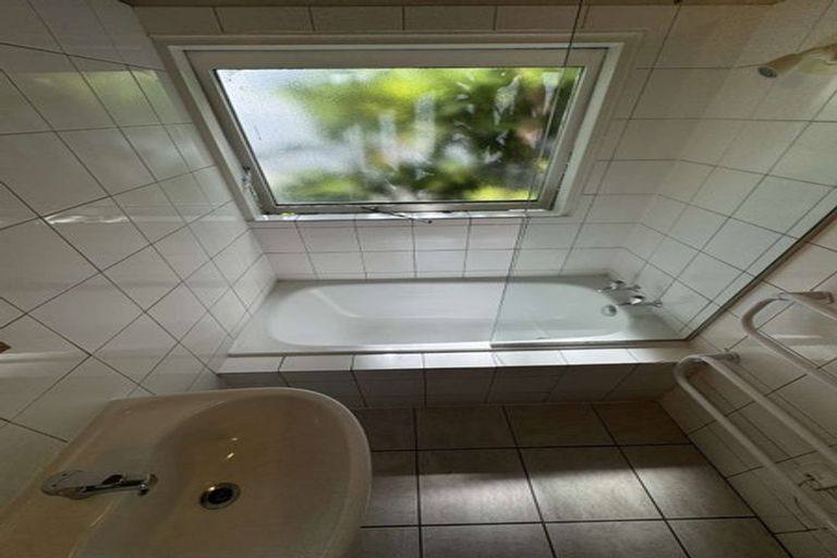 Photo of property in 1/136 Holly Road, St Albans, Christchurch, 8014