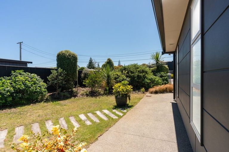 Photo of property in 6 Konini Crescent, Waikanae Beach, Waikanae, 5036