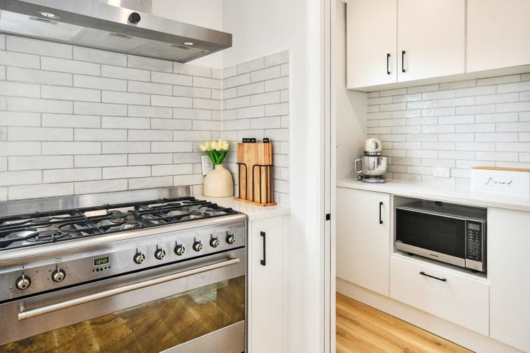 Photo of property in 25 Village Way, Ardmore, Papakura, 2582