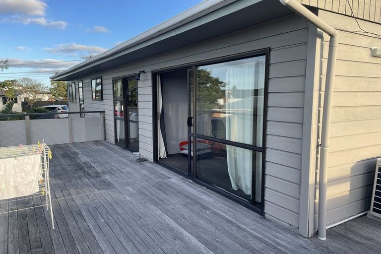 Photo of property in 136 Luckens Road, West Harbour, Auckland, 0618