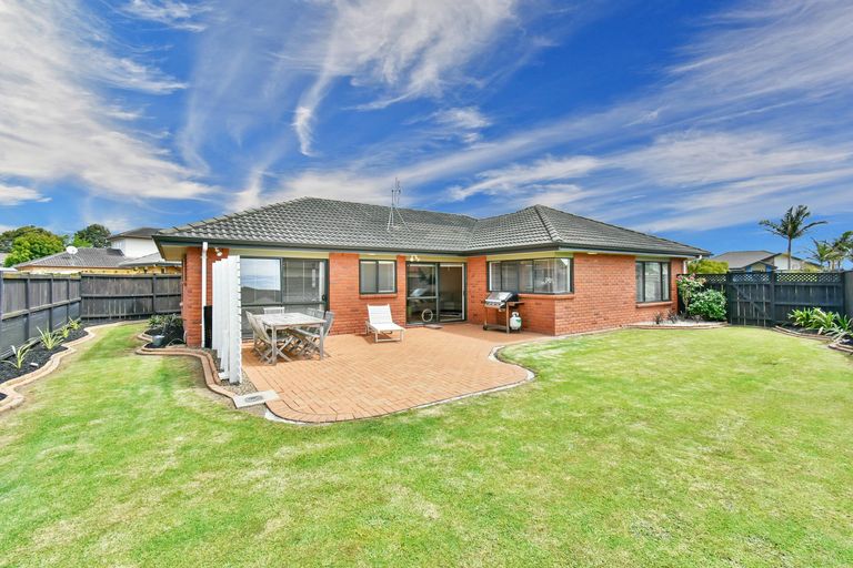 Photo of property in 17 Belfry Place, Wattle Downs, Auckland, 2103