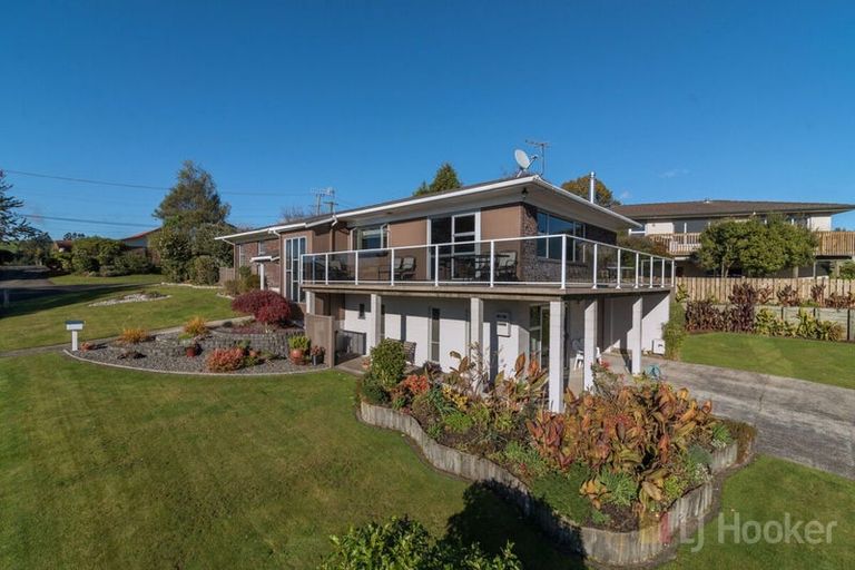 Photo of property in 2 Haratua Place, Springfield, Rotorua, 3015