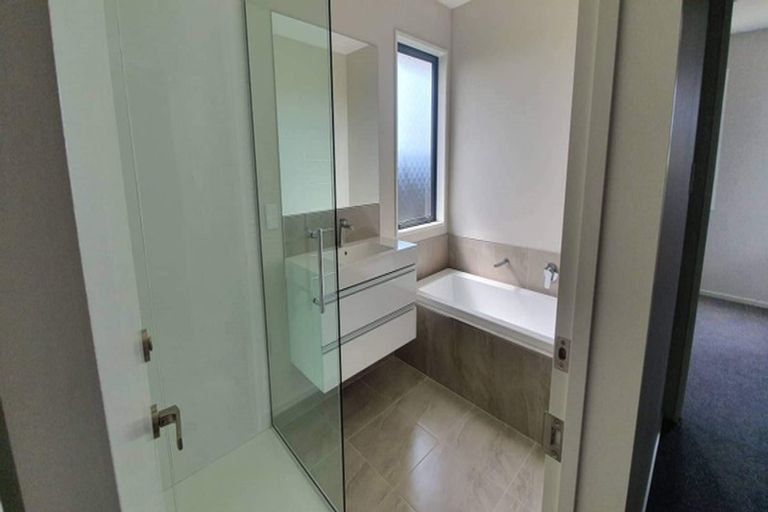 Photo of property in 2 Stratford (pvt) Way, Rangiora, 7400