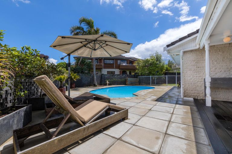 Photo of property in 6 Deanna Drive, West Harbour, Auckland, 0618