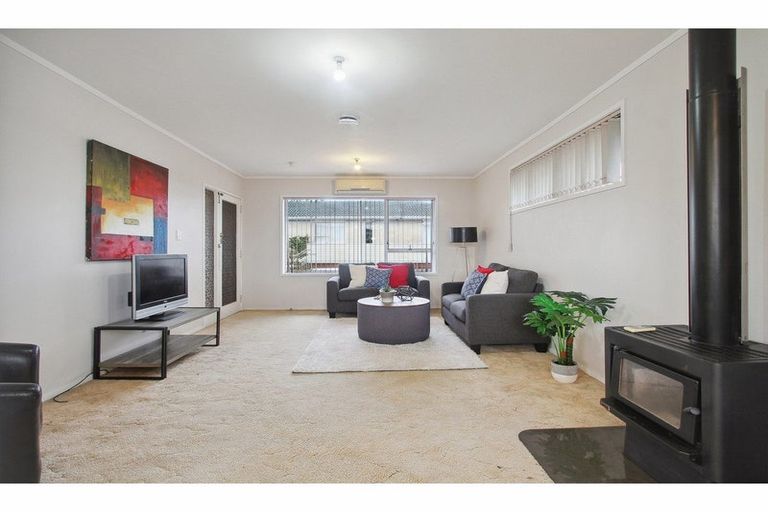 Photo of property in 1/78 Bentley Avenue, Glenfield, Auckland, 0629