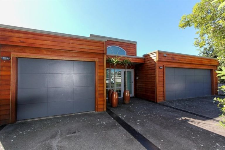 Photo of property in 15 Shortland Street, Lower Vogeltown, New Plymouth, 4310