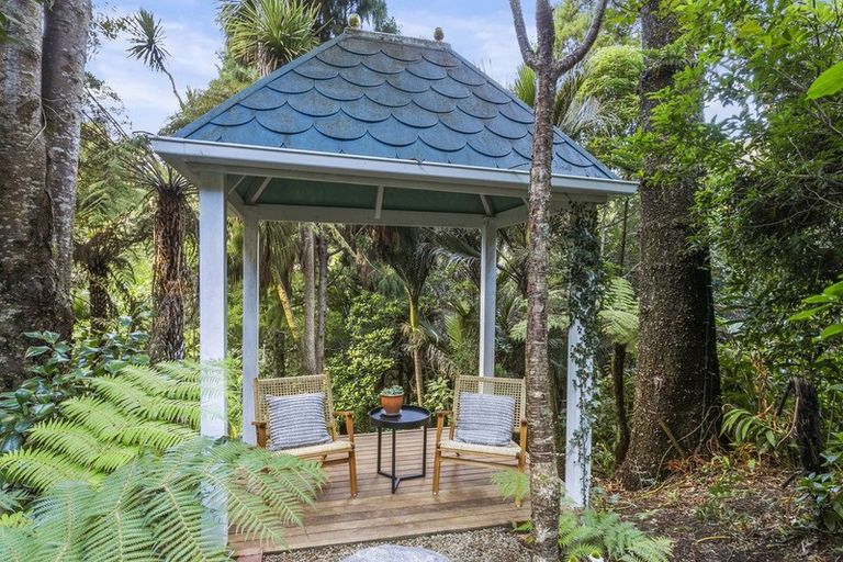 Photo of property in 4 Opou Road, Titirangi, Auckland, 0604
