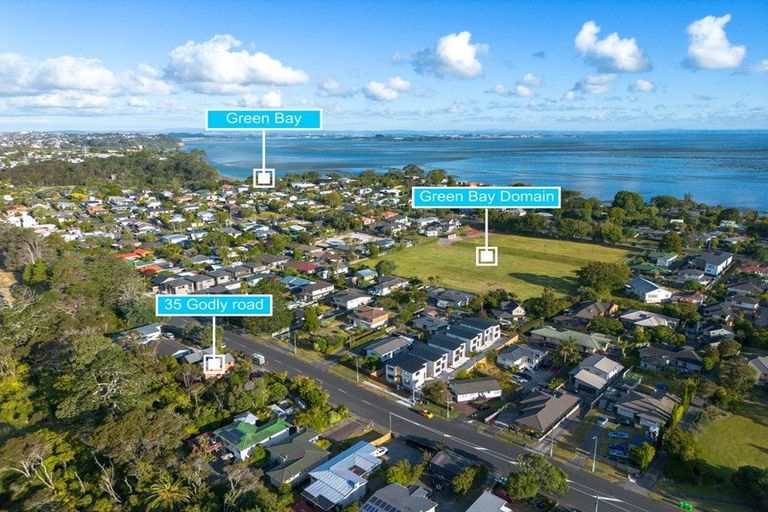 Photo of property in 35 Godley Road, Green Bay, Auckland, 0604