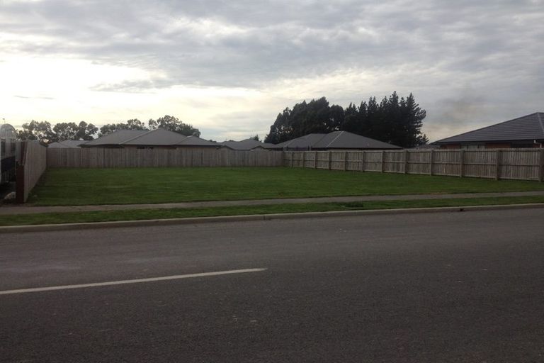 Photo of property in 49 Factory Road, Belfast, Christchurch, 8051