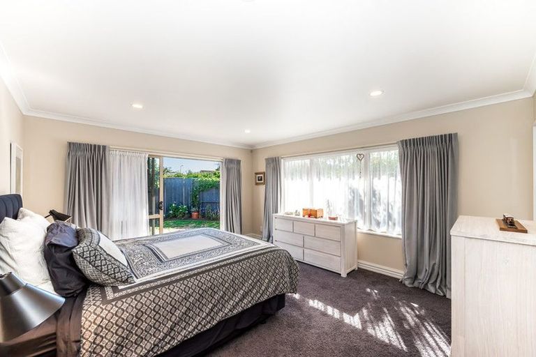 Photo of property in 5 Holcombe Drive, Paraparaumu, 5032