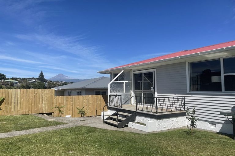 Photo of property in 10 Lydford Place, Spotswood, New Plymouth, 4310