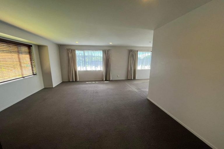 Photo of property in 19 Lake Panorama Drive, Henderson, Auckland, 0612