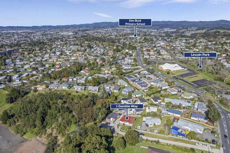 Photo of property in 1 Gamble Way, Massey, 0614