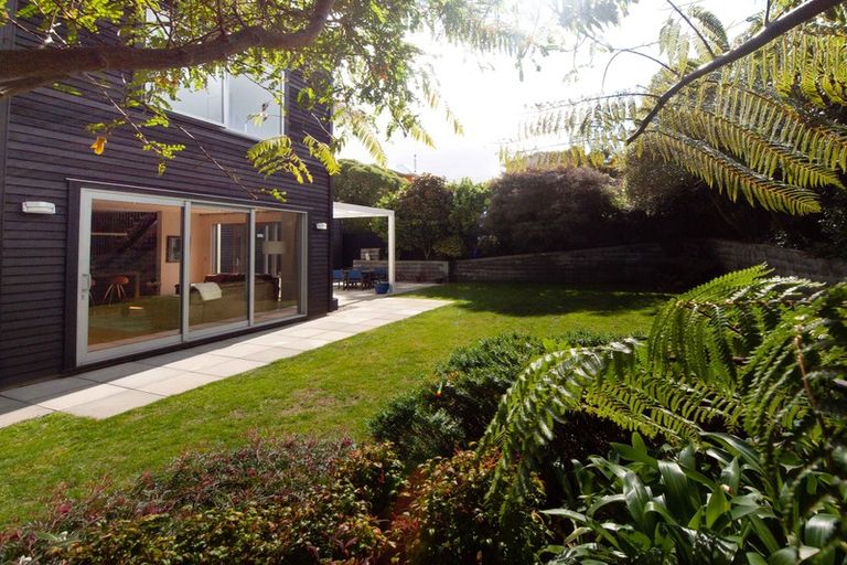 Photo of property in 24e Mandalay Terrace, Khandallah, Wellington, 6035