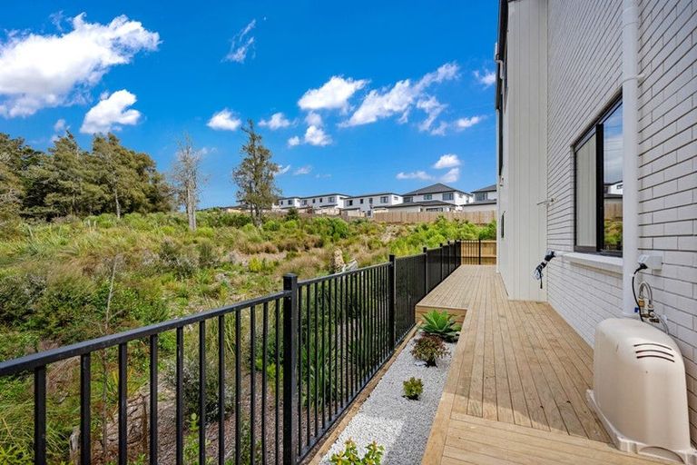 Photo of property in 25 Tannaghmore Drive, Flat Bush, Auckland, 2019