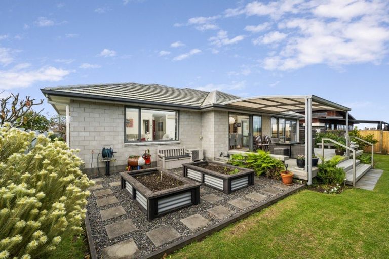 Photo of property in 12 Vantage Place, Omokoroa, 3114