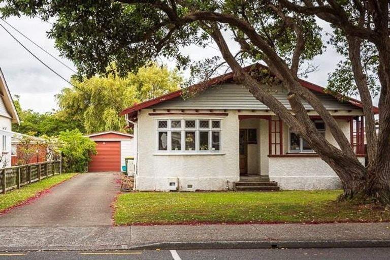 Photo of property in 2 Bracken Street, Petone, Lower Hutt, 5012