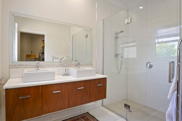 Photo of property in 19c Cooper Crescent, Cambridge, 3434