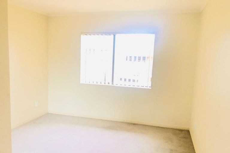 Photo of property in 37 Robin Brooke Drive, Flat Bush, Auckland, 2019