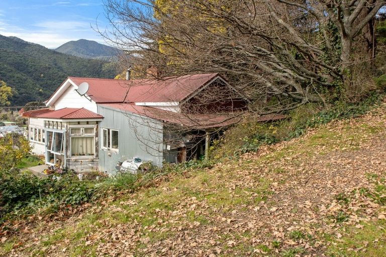 Photo of property in 32 Dorset Street, Picton, 7220