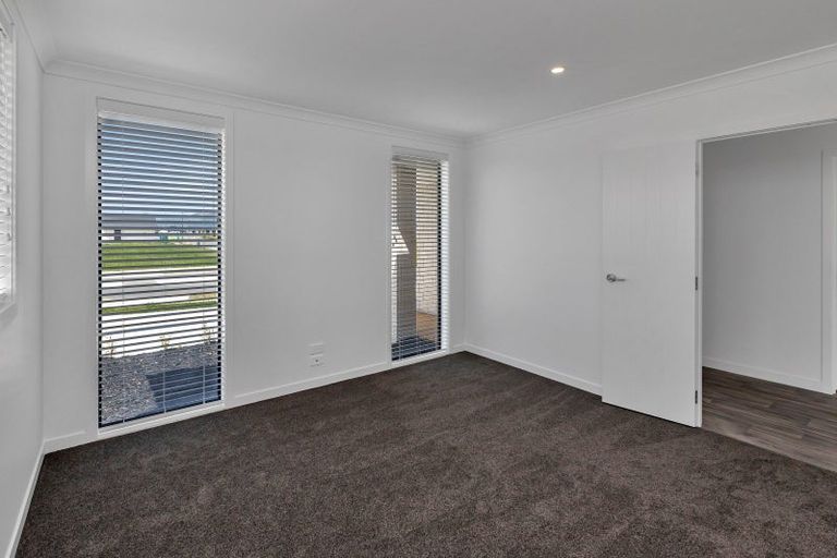 Photo of property in 51 Te Taniwha Road, One Tree Point, 0118