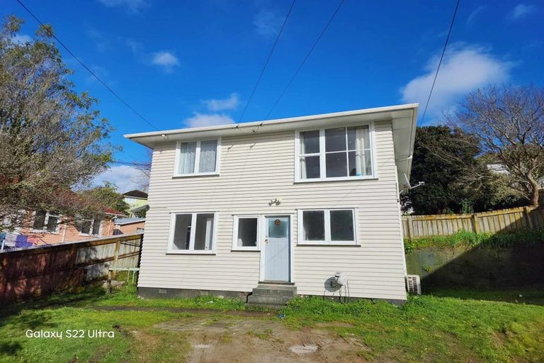 Photo of property in 22 Worcester Place, Cannons Creek, Porirua, 5024