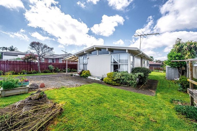 Photo of property in 16 Casuarina Road, Half Moon Bay, Auckland, 2012