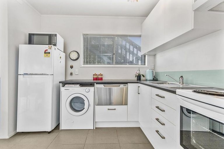 Photo of property in 10/126 Lynwood Road, New Lynn, Auckland, 0600