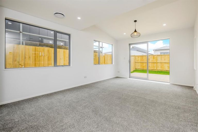 Photo of property in 22 Fredrick Hanson Road, Papakura, 2110